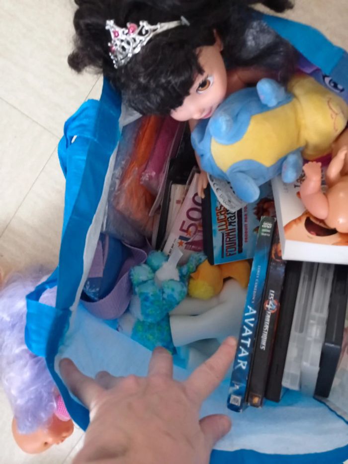 gros lot  de jouets dvd  livres poupee peluche - photo numéro 3