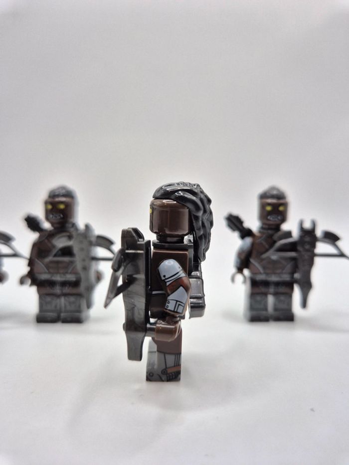 Figurines type lego 5 guerriers orcs seigneur des anneaux / hobbit - photo numéro 3