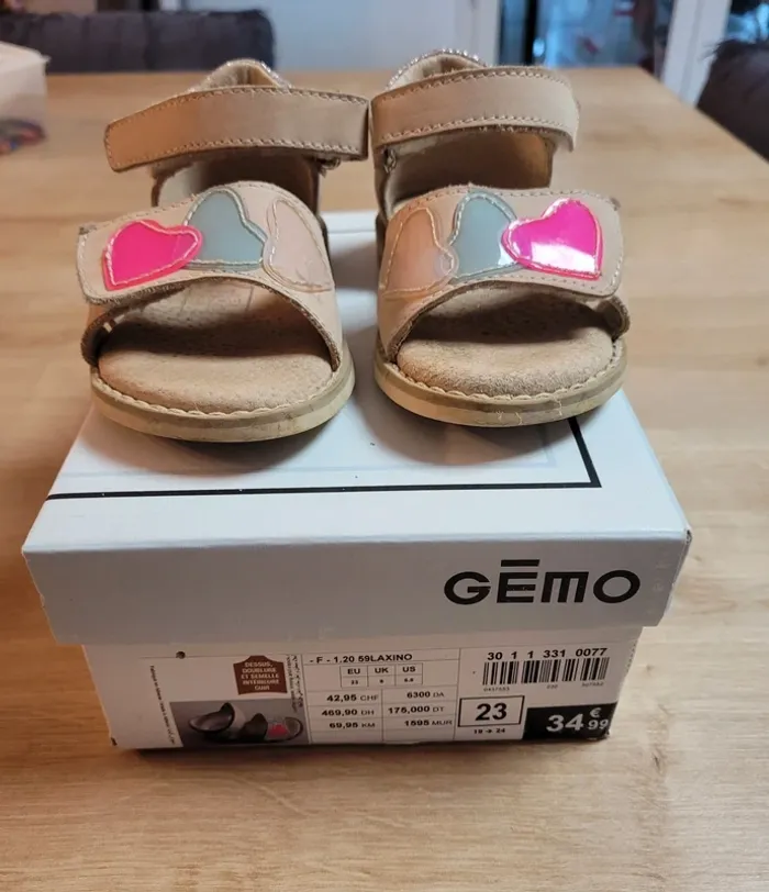 Sandales en cuir fille taille 23 - photo numéro 2
