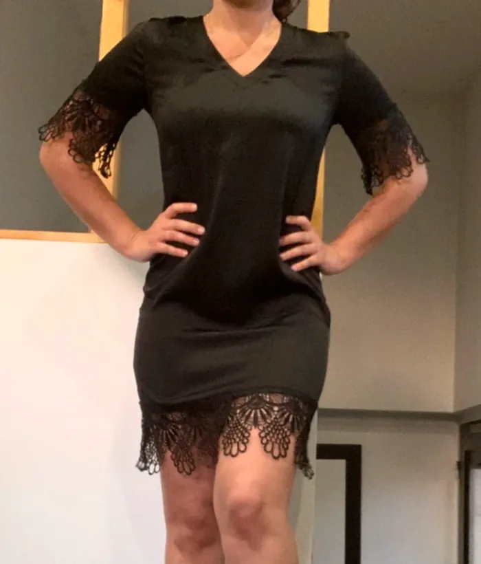 Robe noire dentelle broderies sexy