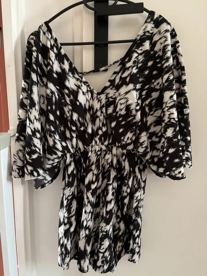 Combishort noire et blanche Shein t.S neuve
