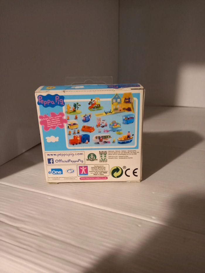 Peppa pig et château de sable - photo numéro 4