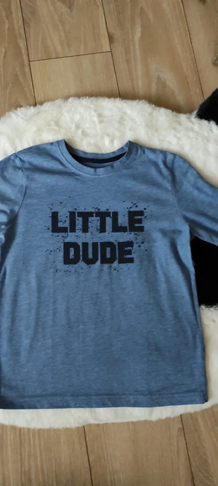 🐼T-shirt manches longues Primark 128 cm tres bon état 🐼 - photo numéro 2