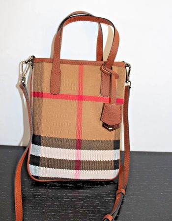 sac a porter en bandoulière ou main toile tartan  + cuir synthétique dimension  22 x 15 x 2 cms