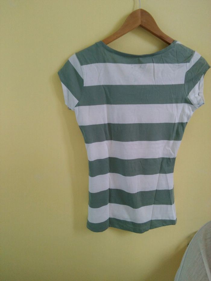 T shirt neuf taille xs - photo numéro 2