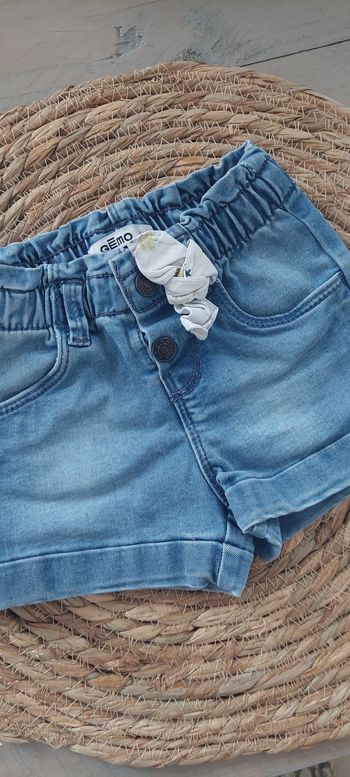 Short en jean GEMO 18 mois tbe