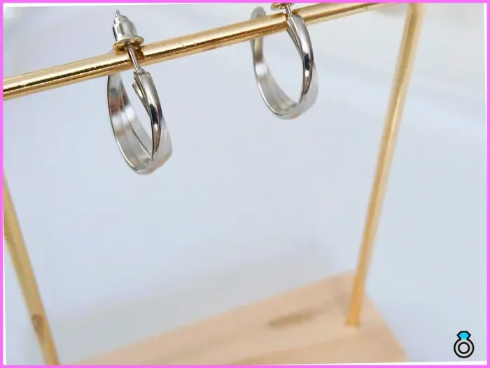 Boucles d’oreilles créoles argentées – Élégance intemporelle - photo numéro 3