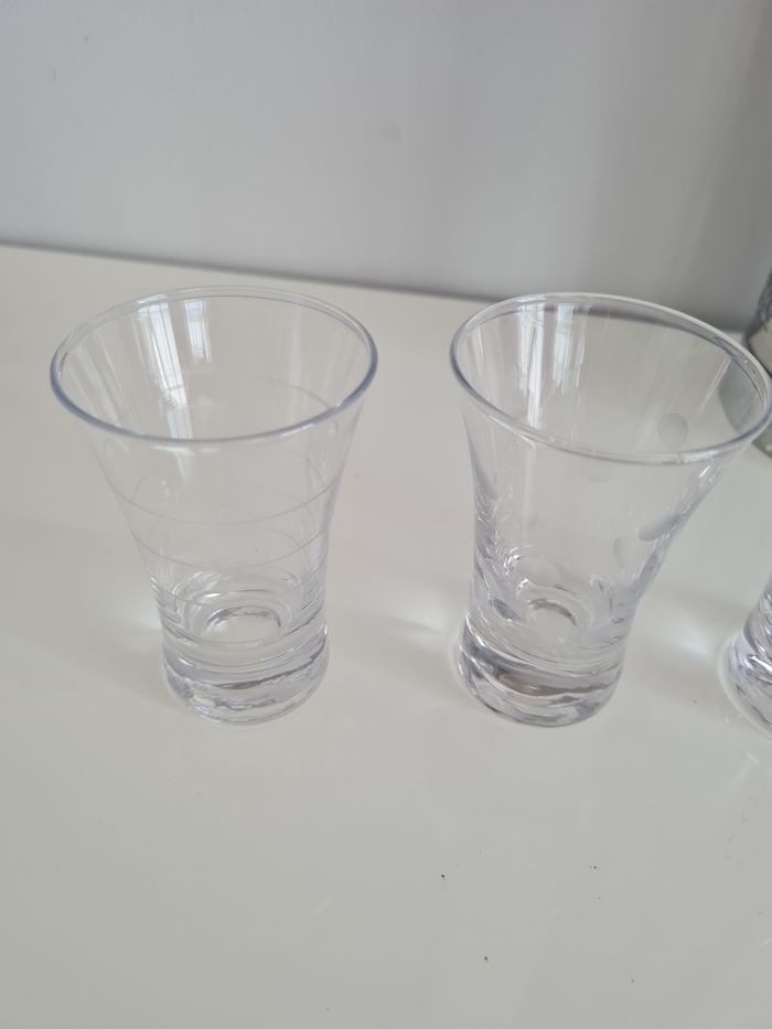 Trois petits verres à liqueur - photo numéro 2