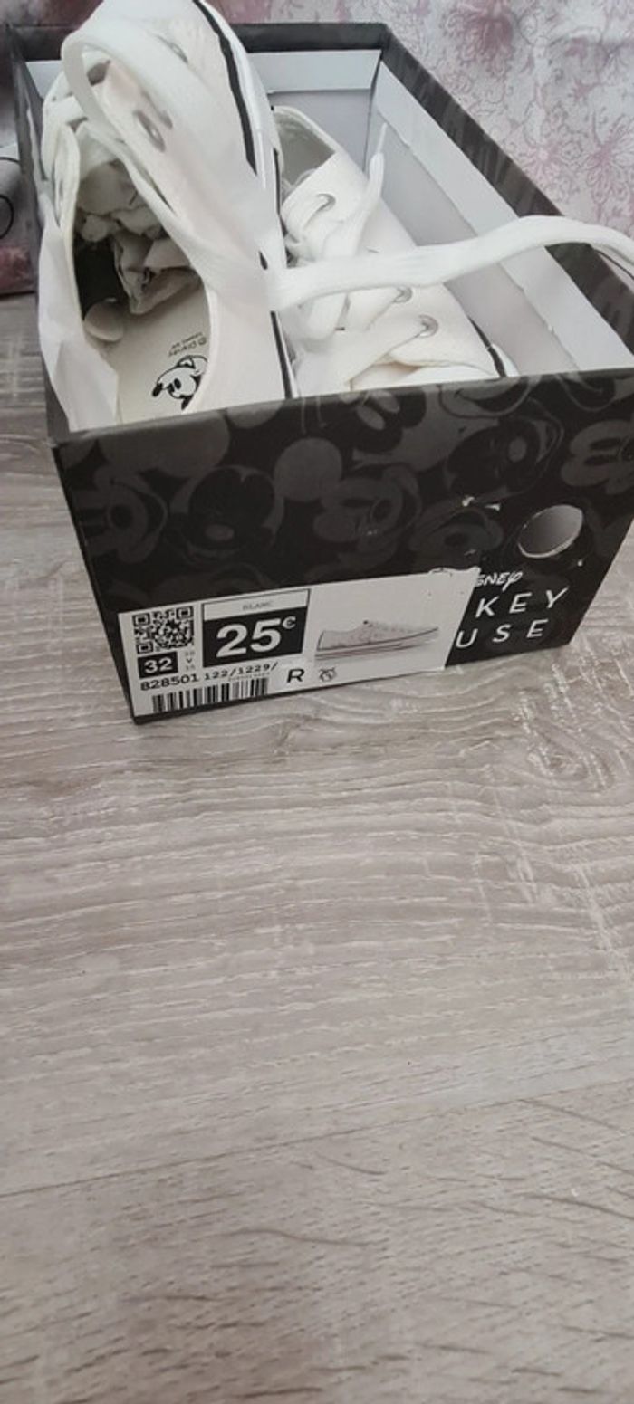 Chaussures basses minnie neuves 32 - photo numéro 4