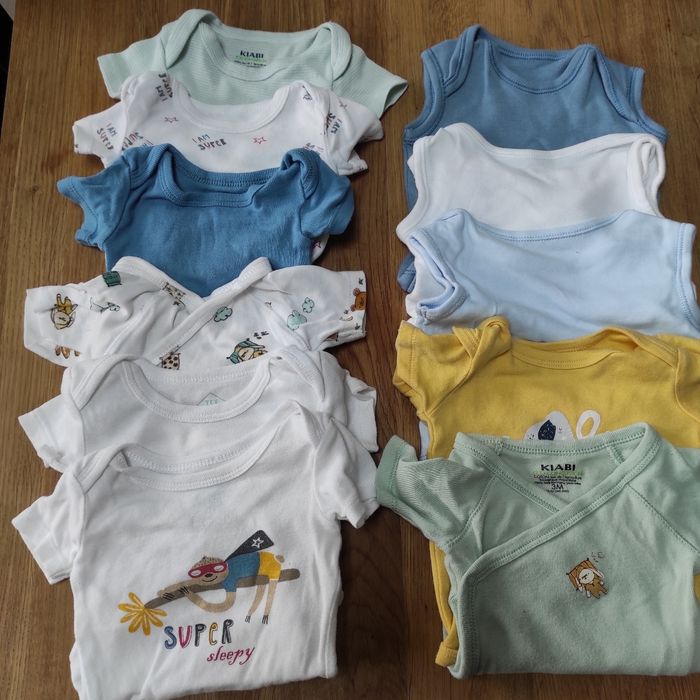 Lot bodies manches courtes en taille 3 mois