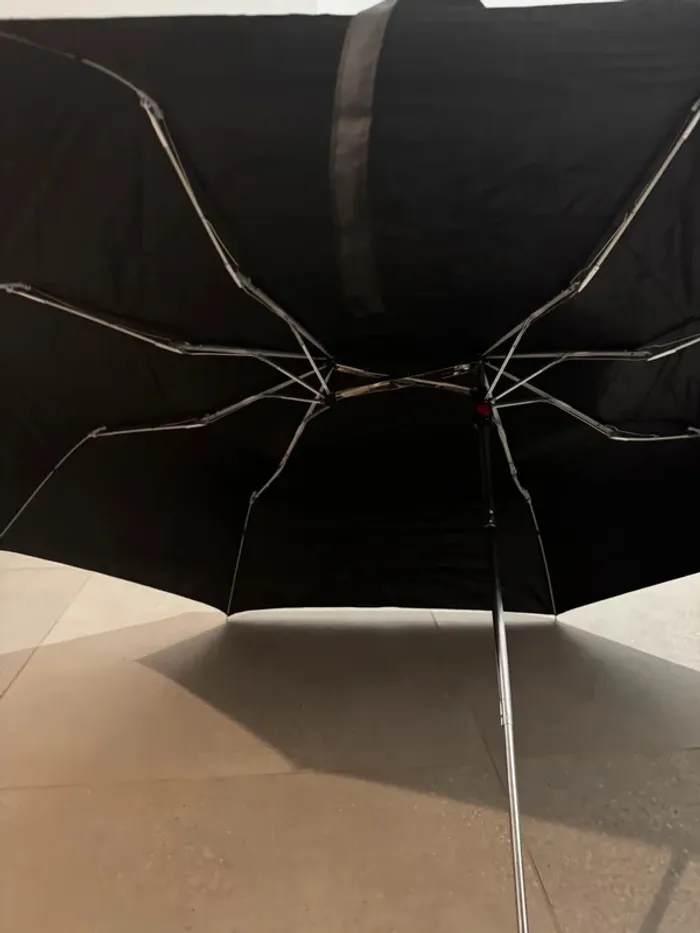 Parapluie noir, neuf - photo numéro 2