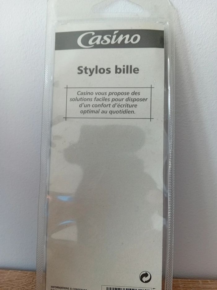 4 stylos billes à pointe moyenne neuf - photo numéro 3