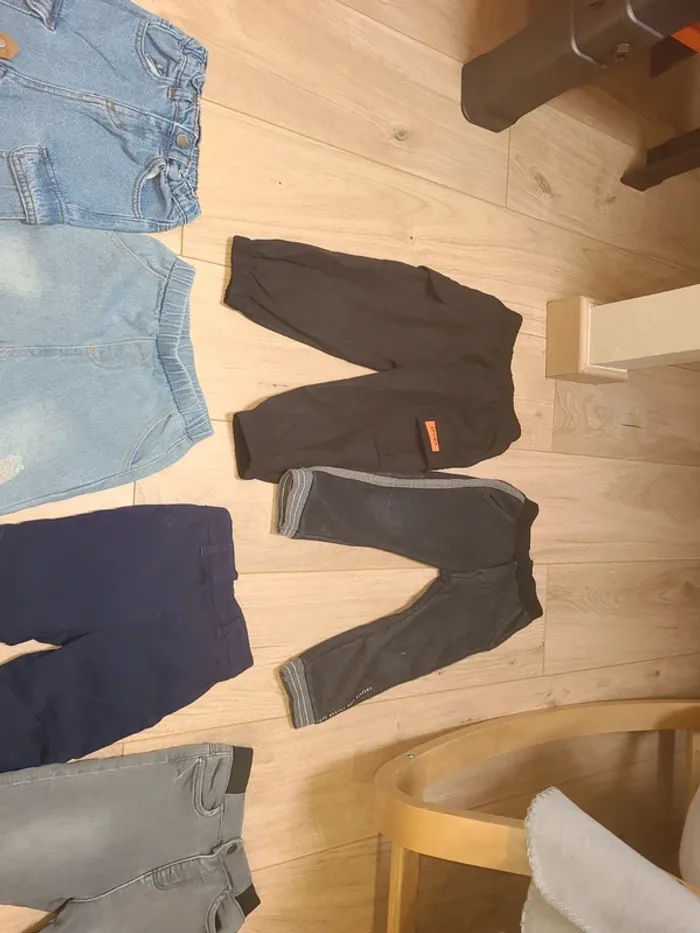Lot pantalon jeans - photo numéro 2