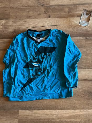 Je vend un haut manche longue garcon 5 ans très bon état