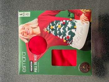 Joli Pull de Noël Décor Sapin