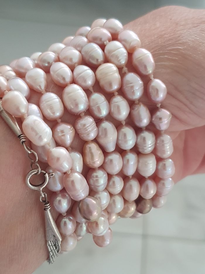 Magnifique collier sautoire de véritable perles de cultures multicouleurs en excellente état svp observerez toutes les photos avant de me demander les dimensions car j ajoute toujours la dimensions merci