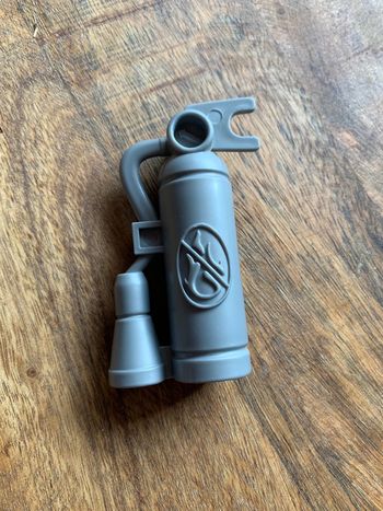 Jouet maison de poupée extincteur miniature