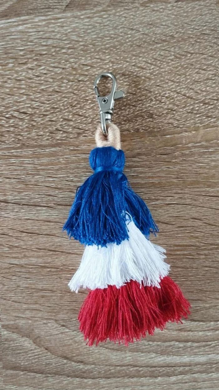 Porte clés  bleu blanc  rouge france