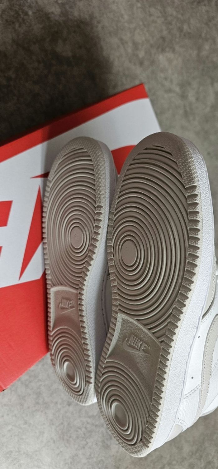 Superbe Basket montantes Nike Neuf - photo numéro 6