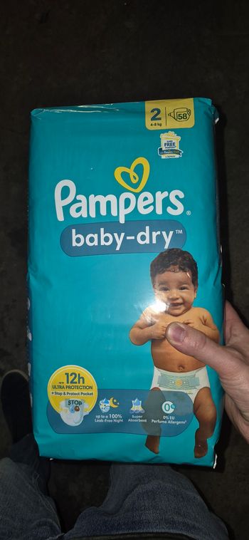 Couches Pampers baby dry taille 2 (58 PCE)
