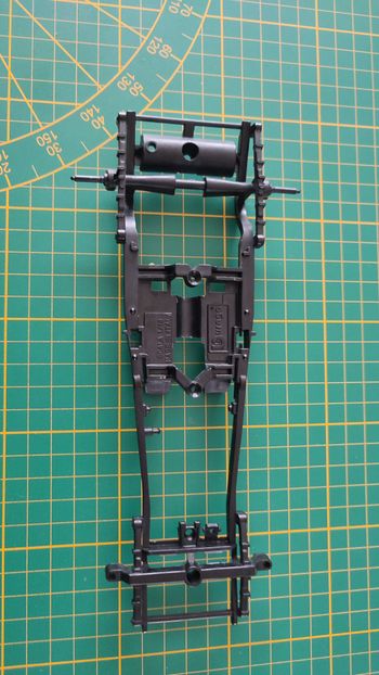 Châssis interne pièce détachée miniature Bburago Burago Alfa Romeo 2300 spider 1932 1/18 1/18e 1/18è