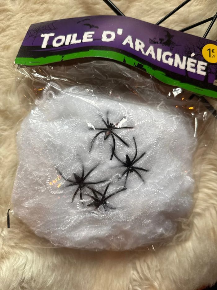 Toile araignée + 4 araignées - NEUF - photo numéro 2