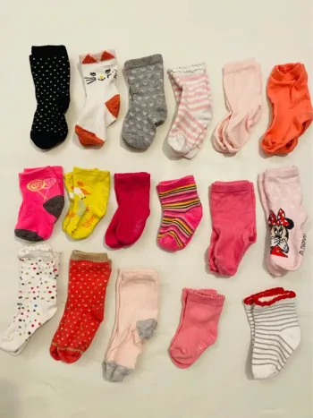 Lot 17 paires de chaussettes fille 17/18