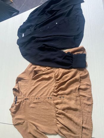 Deux hauts noir et marron