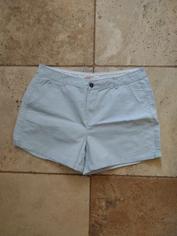 Short femme bleu ciel en 40