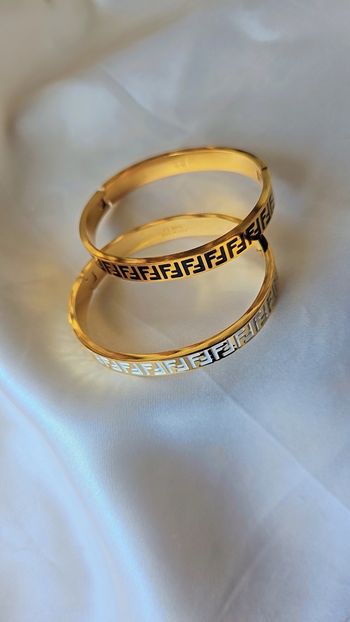Très jolie bracelet jonc