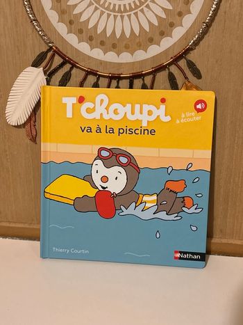 Tchoupi va à la piscine 