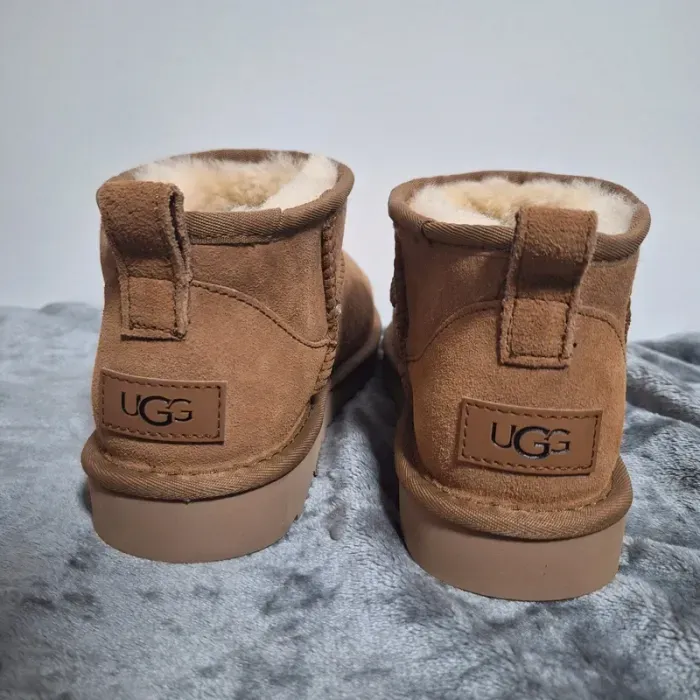 Ugg Classic Ultra Mini Bottes taille 38 - photo numéro 5