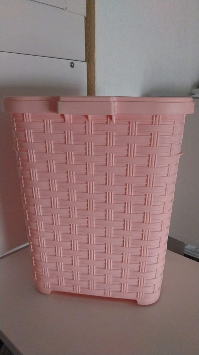 Petite poubelle rose - photo numéro 3
