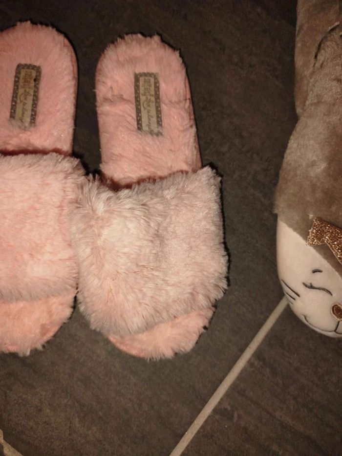 Pantoufles maison rose taille 36-37 très bonne état - photo numéro 2