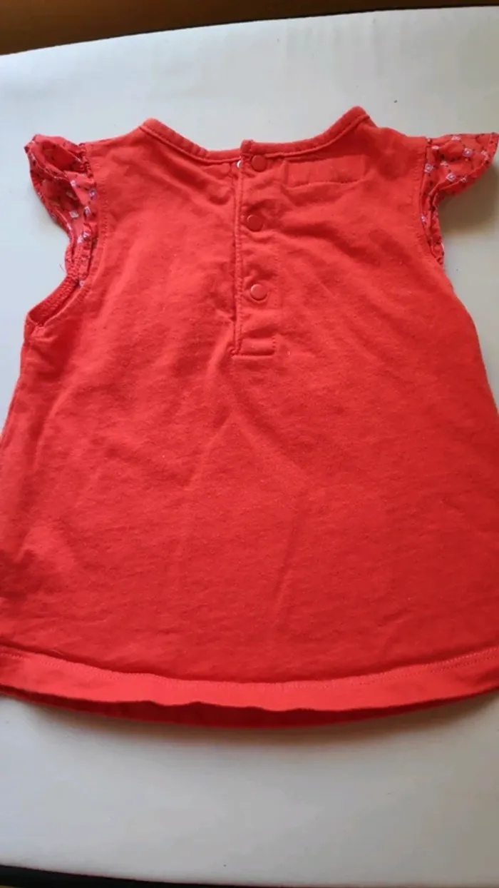T-shirt rouge sans manches 6 mois - photo numéro 3