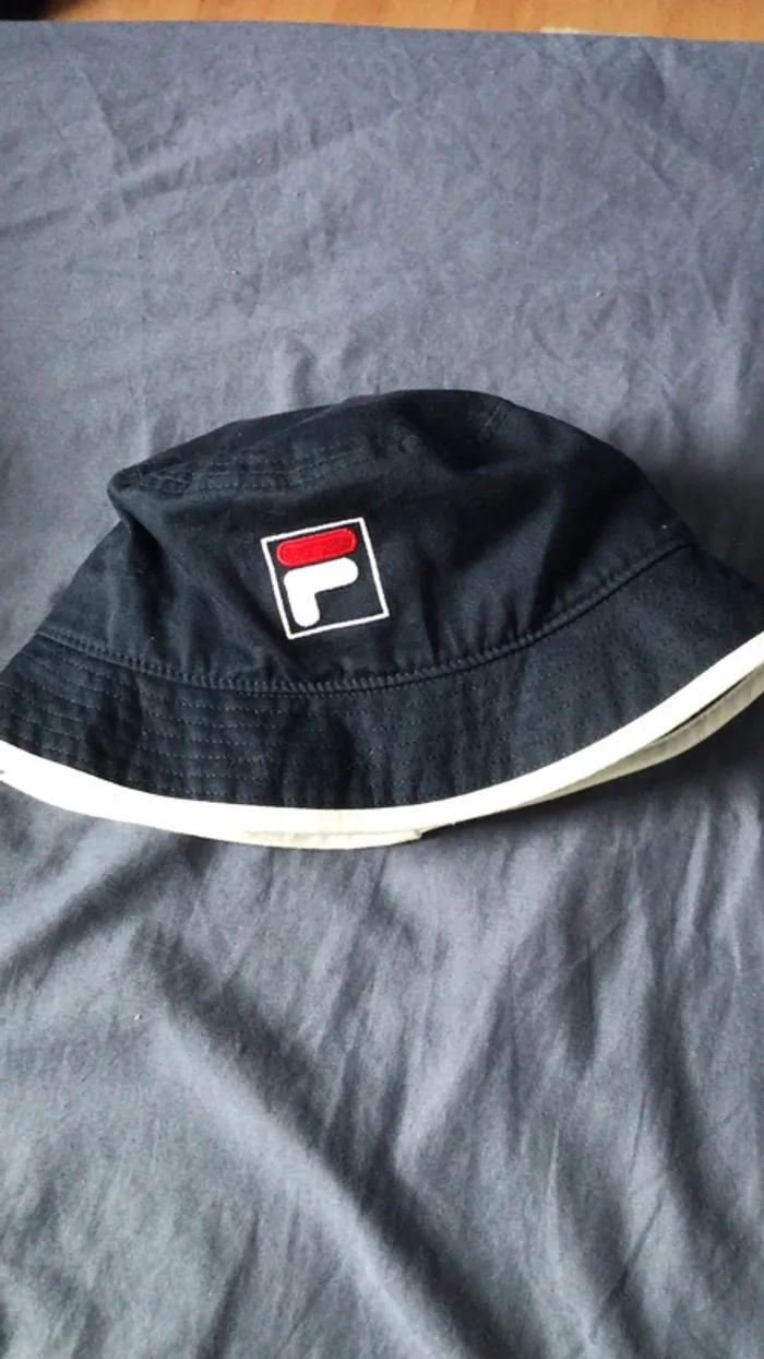 Bob fila, marine et blanc, chapeau pour été