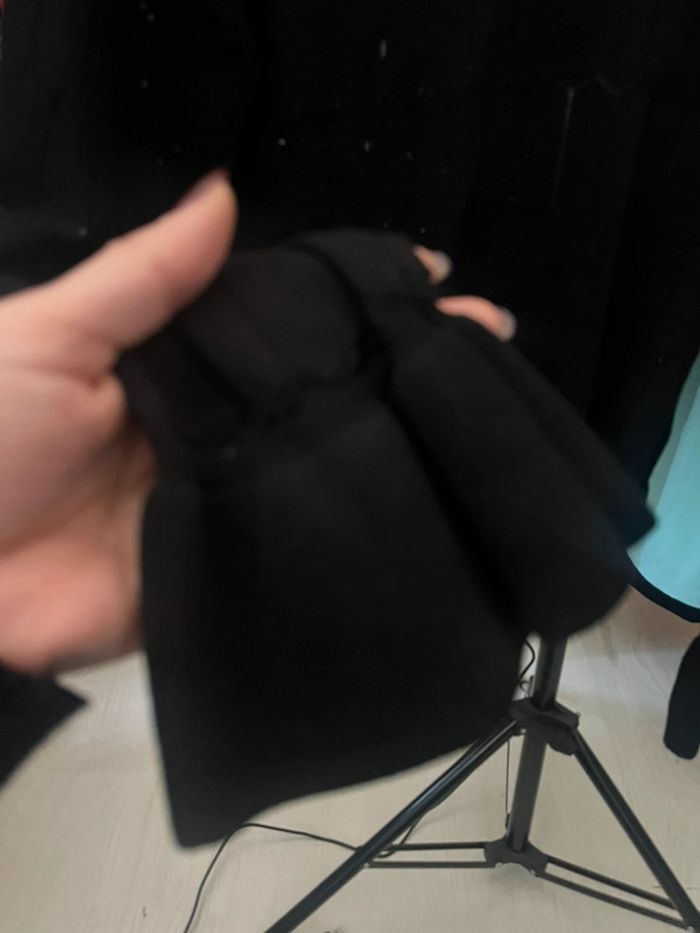 Pull noir ajouré - photo numéro 3