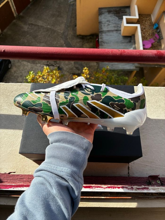 Crampons Adidas x Bape Predator - Taille 43 - Neufs - photo numéro 3