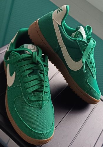 Nike field général verte et blanc 35,5