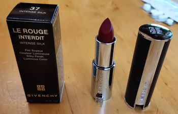 Rouge à lèvres "Givenchy"