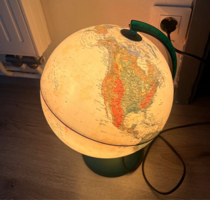 Globe terrestre lumineux - photo numéro 2