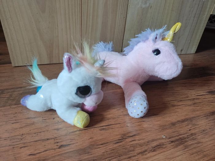 🦄Lot de 2 peluches licorne aux yeux brillants 🦄