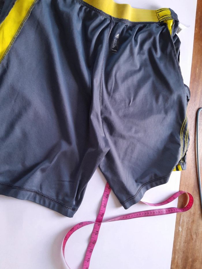 Short adidas taille M - photo numéro 17