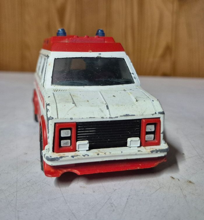 Majorette ambulance blanche et rouge 1/36 vintage van - photo numéro 2