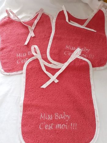 Lot 3 bavoirs en tissu éponge Miss Baby C'est moi brodé