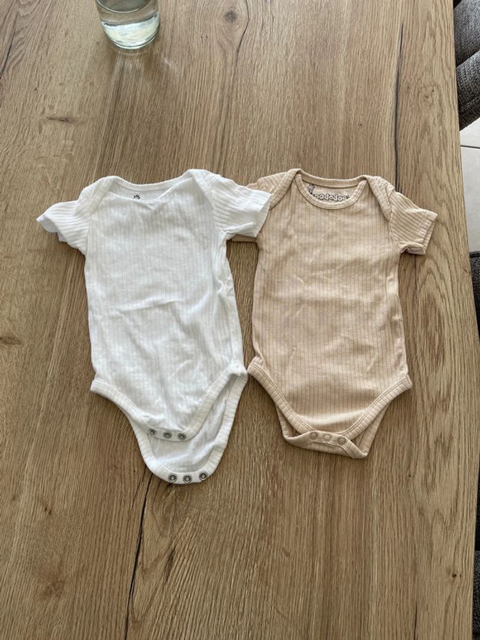 Lot 2 bodies manche courte