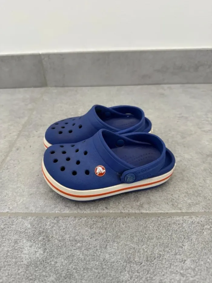 Sabots Crocs enfants bleu taille 7 soit 23-24 en super état - photo numéro 2