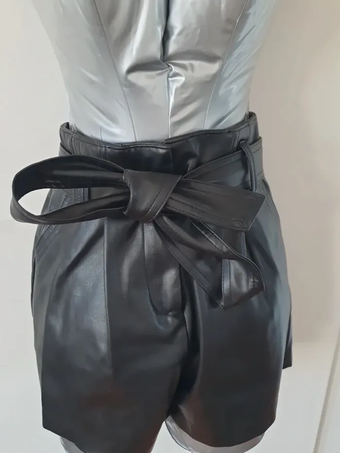 Short taille haute simili cuir - photo numéro 2
