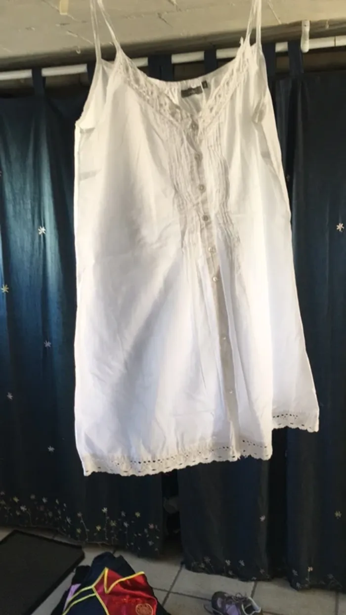 Tunique brodée neuve T40