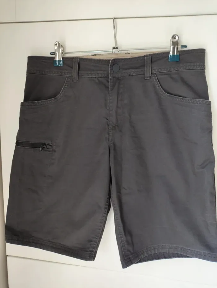 Short Quechua gris – Taille S/M, bon état. - photo numéro 2